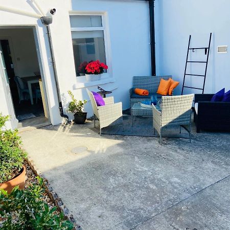 Funky Cozy Cottage With Outside Space イーストボーン エクステリア 写真