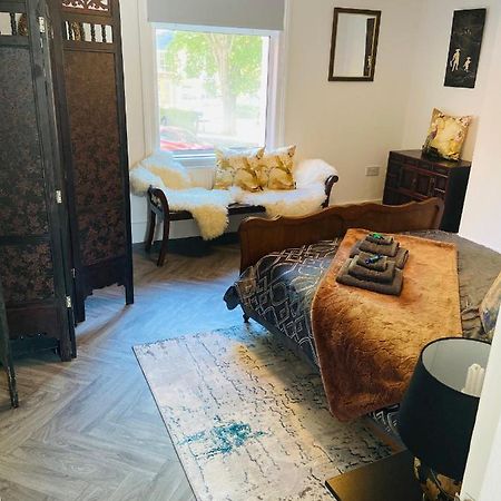 Funky Cozy Cottage With Outside Space イーストボーン エクステリア 写真