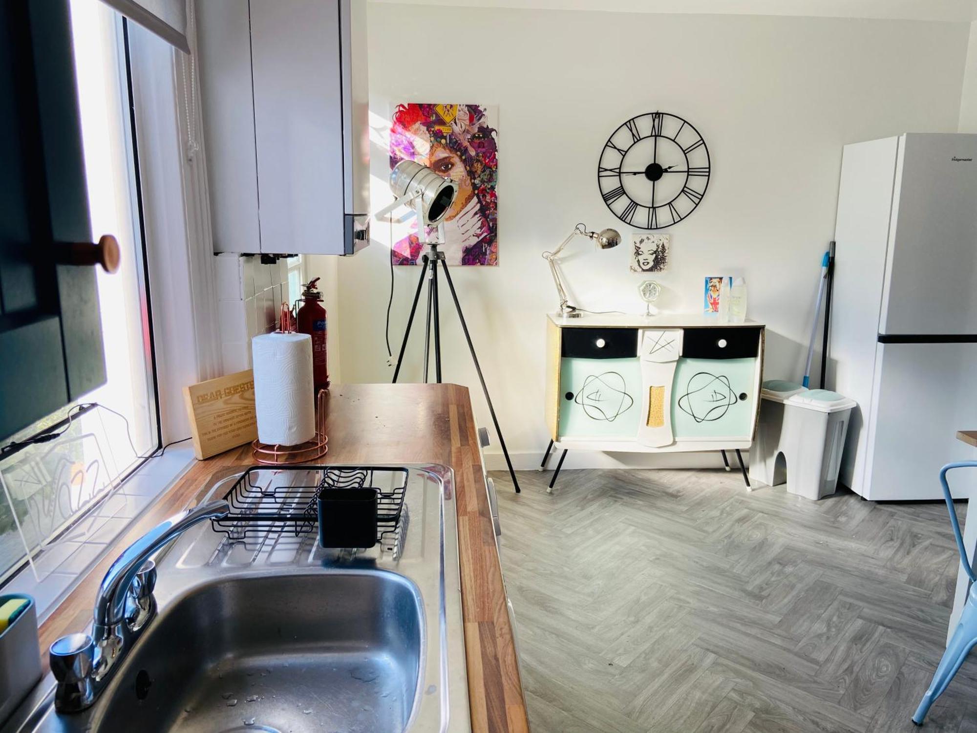 Funky Cozy Cottage With Outside Space イーストボーン エクステリア 写真