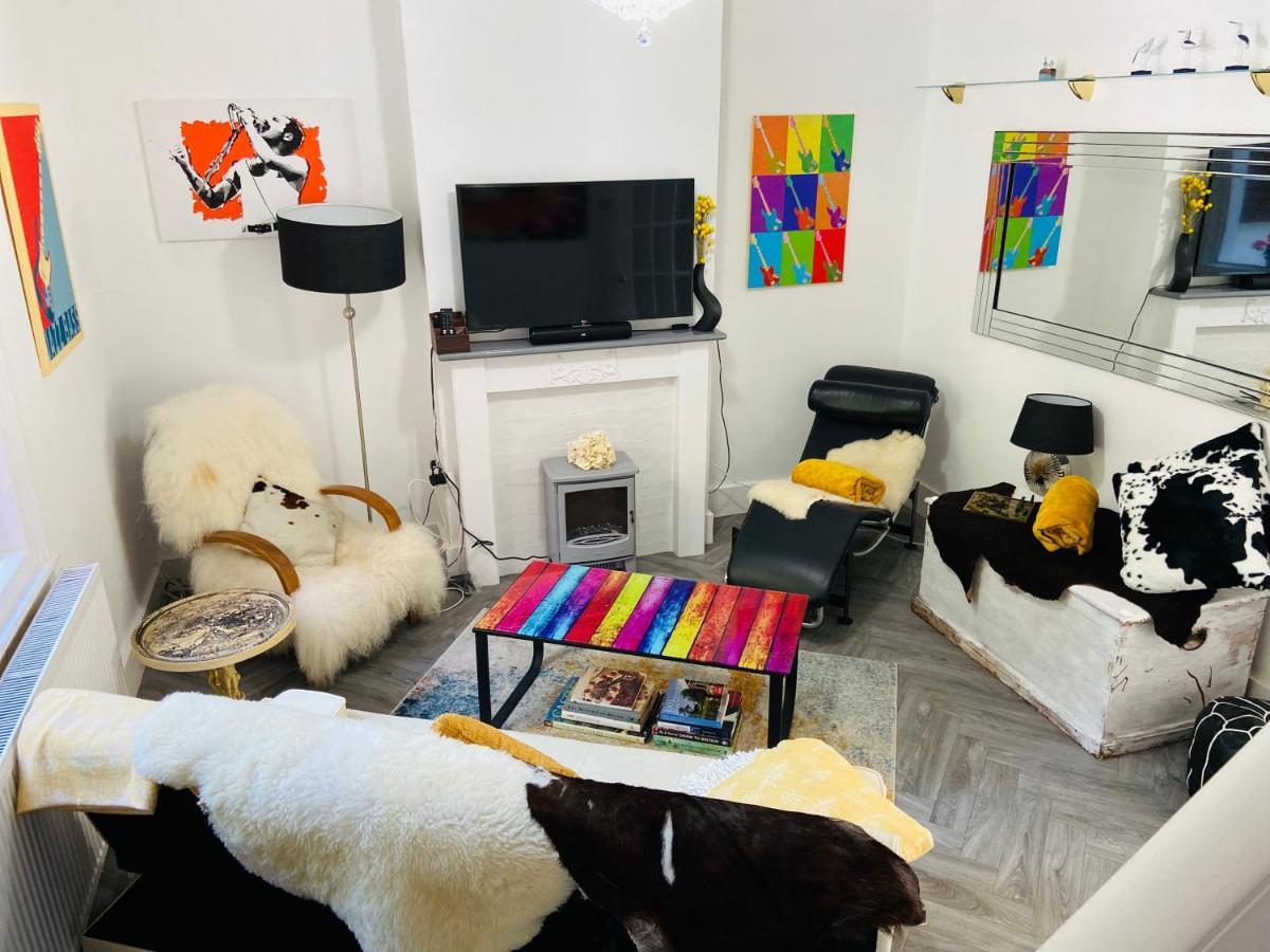 Funky Cozy Cottage With Outside Space イーストボーン エクステリア 写真